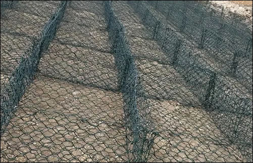 UV treated wire mats made of double twisted woven mesh galmac alloy coated pvc coated